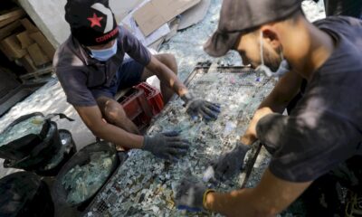 au-liban,-le-verre-pulverise-par-l&rsquo;explosion-recycle-en-carafes-et-bocaux