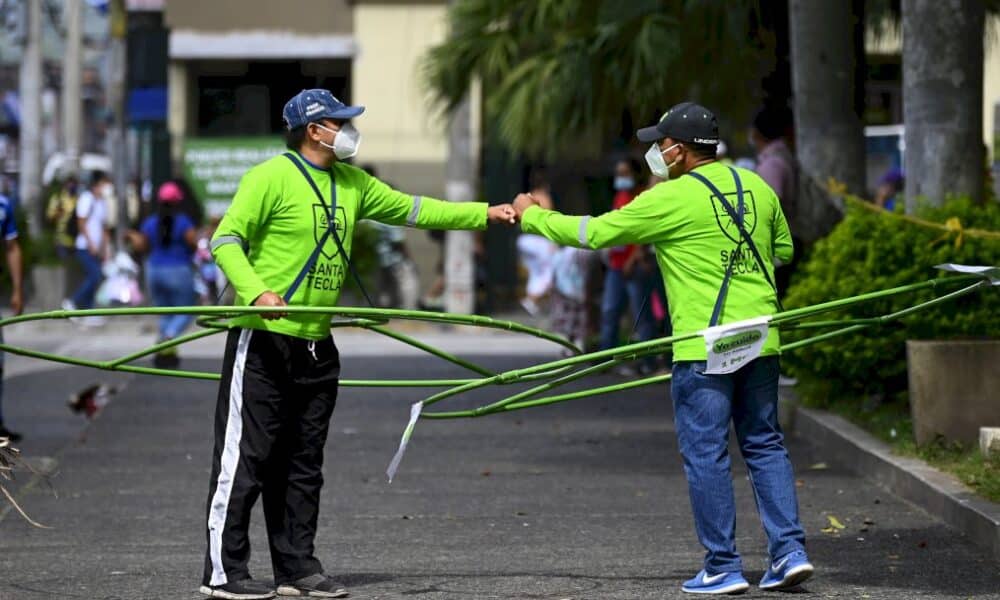 six-mois-de-pandemie-dans-le-monde,-nouvelles-mesures-attendues-en-france