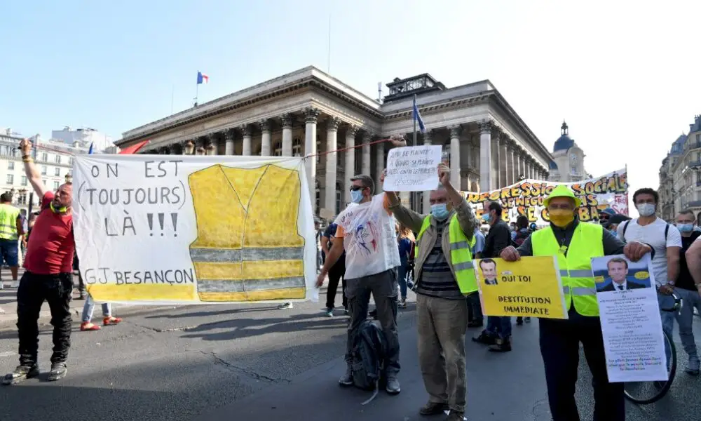 pour-leur-rentree,-petite-mobilisation-des-« gilets-jaunes »-a-paris,-quelques-heurts