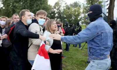 belarus:-des-dizaines-de-milliers-de-manifestants-a-minsk,-250-arrestations