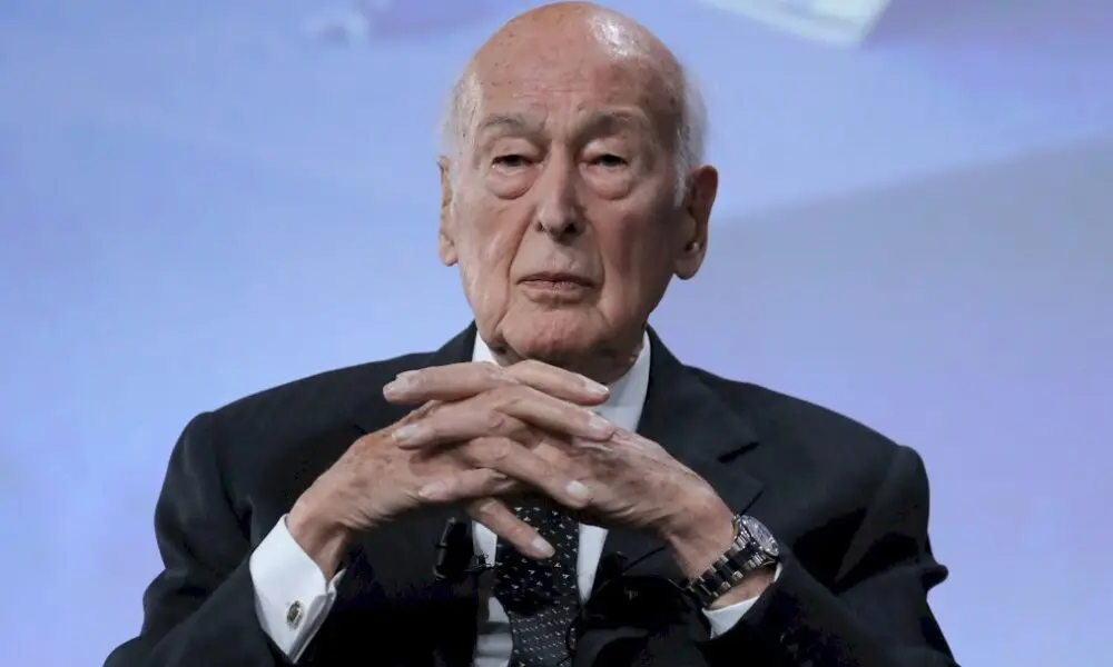 l’ancien-president-valery-giscard-d’estaing-hospitalise-a-paris