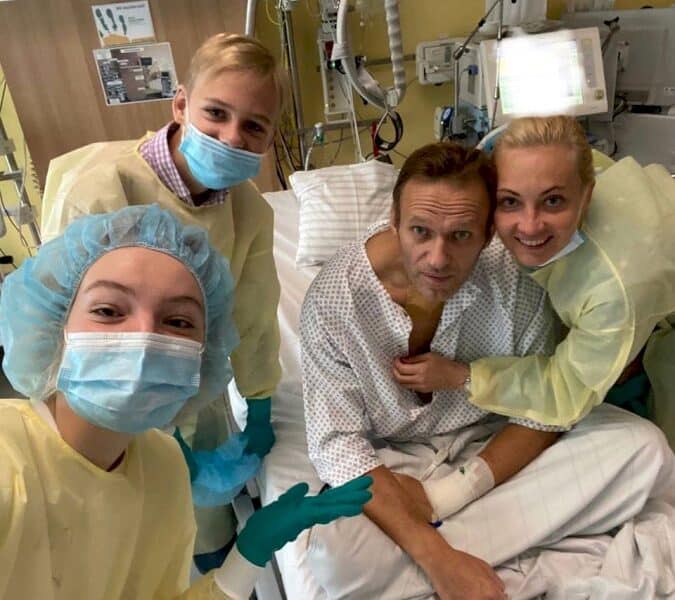 navalny-se-rejouit-de-respirer-sans-assistance,-un-retour-en-russie-s&rsquo;annonce