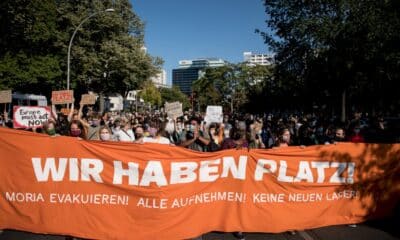 allemagne:-des-milliers-de-manifestants-demandent-a-l&rsquo;ue-d&rsquo;accueillir-les-refugies