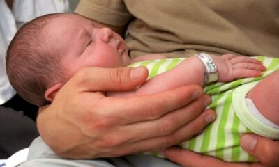 la-duree-du-conge-de-paternite-va-doubler-et-passer-a-28-jours-selon-l&rsquo;elysee