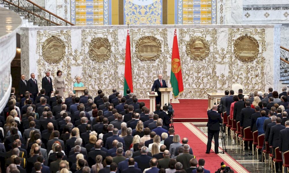 belarus:-face-a-la-contestation,-investiture-en-catimini-pour-loukachenko