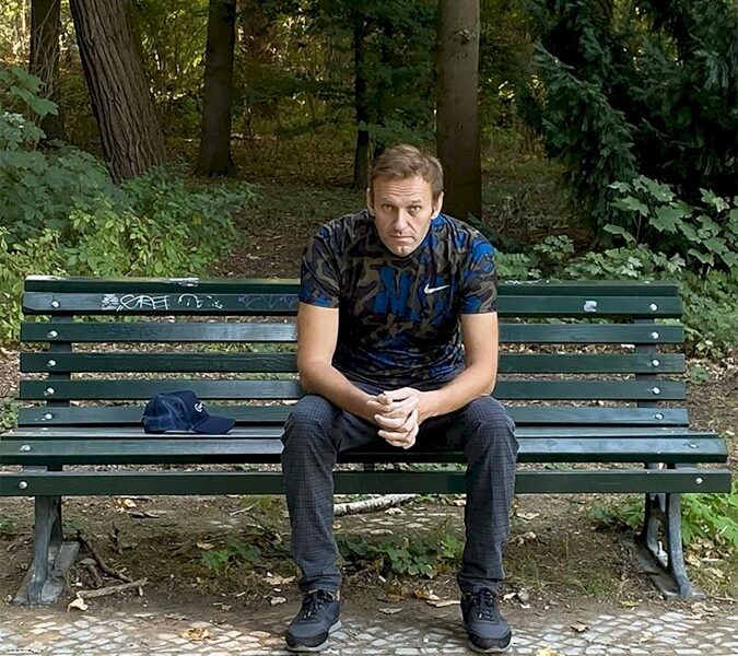sorti-de-l&rsquo;hopital,-navalny-peut-desormais-envisager-son-retour-en-russie