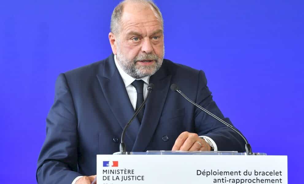 violences-conjugales:-les-premiers-bracelets-anti-rapprochement-vont-etre-deployes