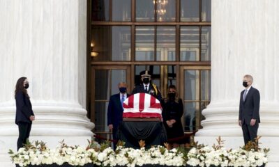 trump-se-recueille,-sous-les-huees,-devant-le-cercueil-de-ruth-bader-ginsburg