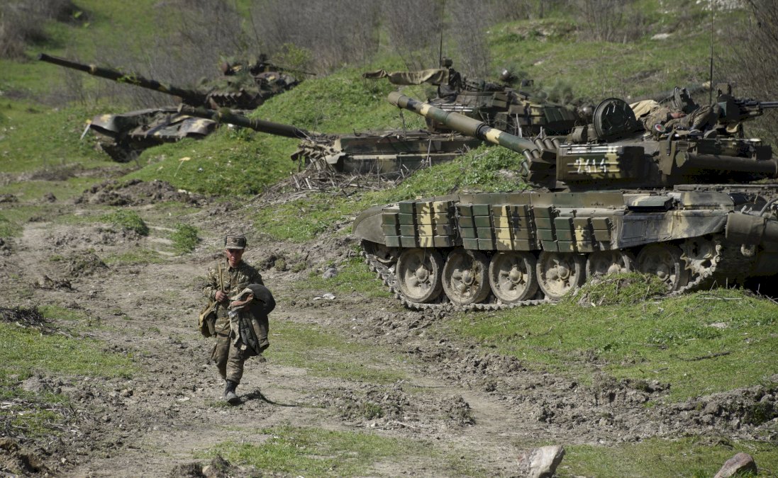 combats-meurtriers-au-karabakh,-l&rsquo;azerbaidjan-et-l&rsquo;armenie-au-bord-de-la-guerre