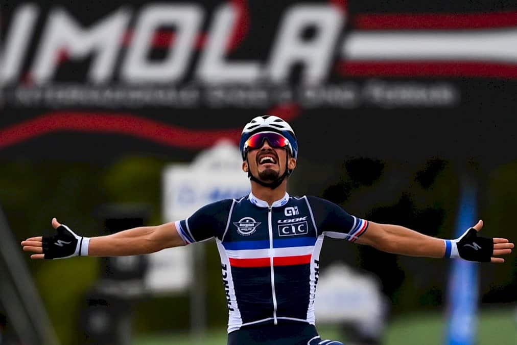 mondiaux-de-cyclisme:-le-maillot-arc-en-ciel-pour-julian-alaphilippe