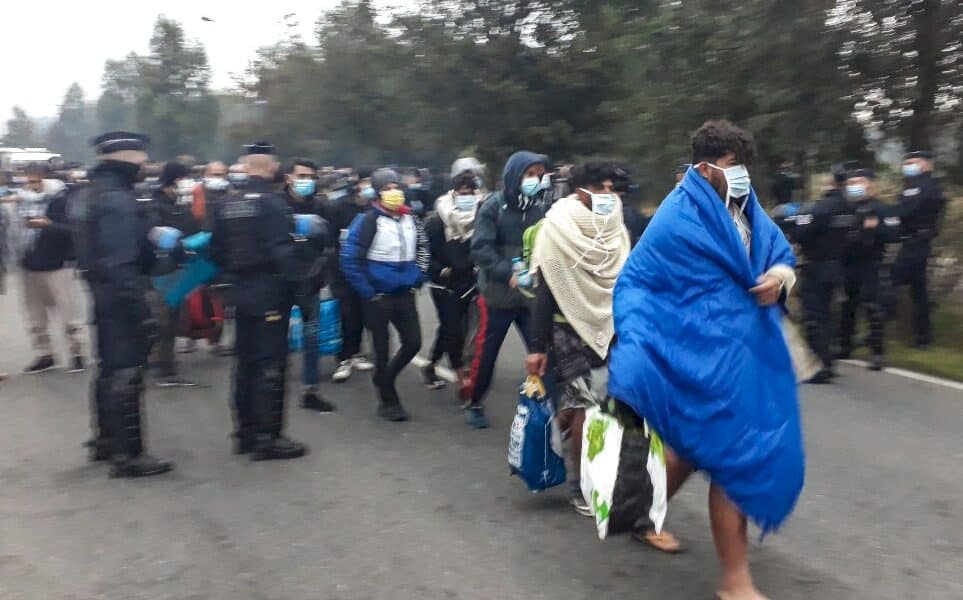 a-calais,-demantelement-d&rsquo;un-vaste-campement-de-migrants