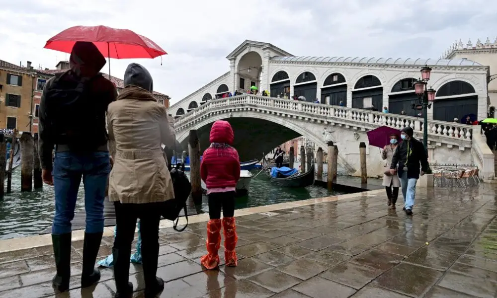 « jour-historique »-a-venise,-protegee-de-la-crue-par-ses-digues-artificielles