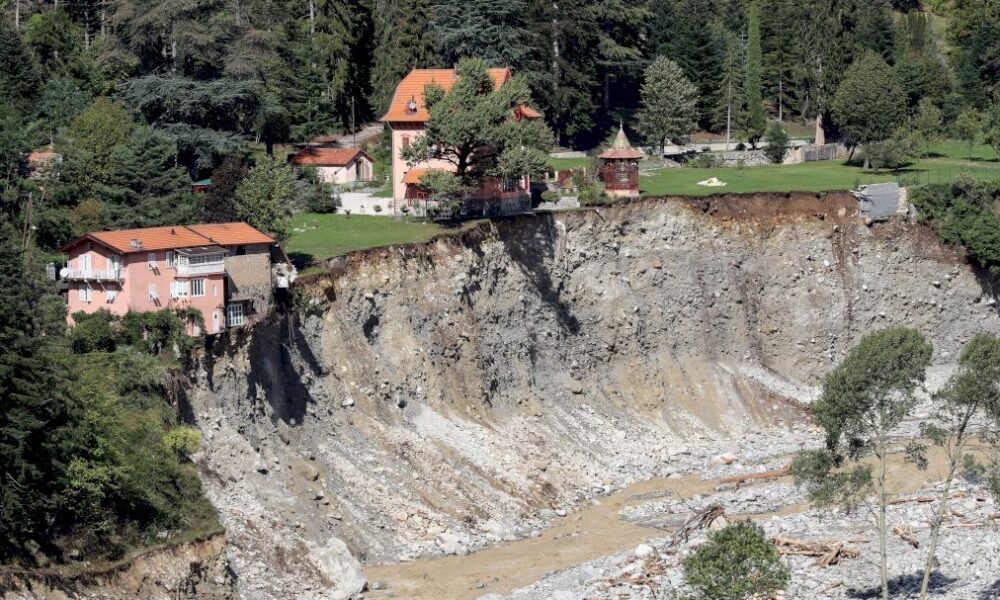 crues:-la-solidarite-s&rsquo;organise,-les-recherches-se-poursuivent-dans-l&rsquo;arriere-pays-nicois