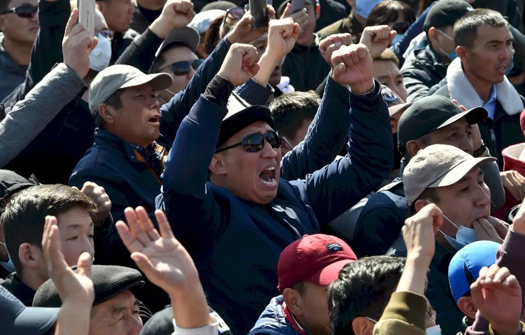 kirghizstan:-le-president-sous-pression,-craintes-de-violences