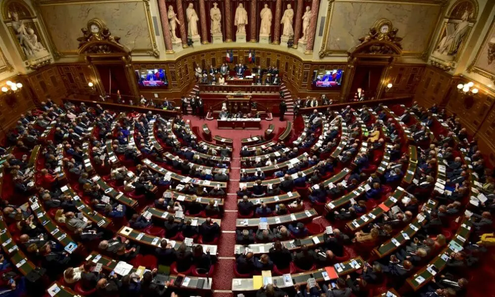 ivg:-apres-des-debats-houleux,-l’assemblee-vote-l’allongement-du-delai-legal