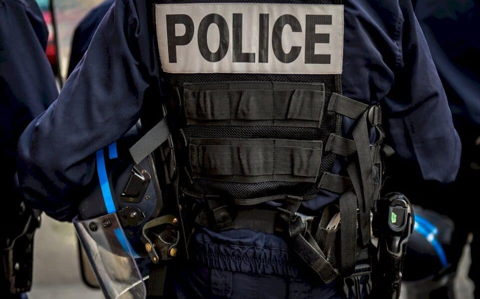 essonne:-un-policier-dans-un-etat-grave-apres-avoir-ete-renverse-par-une-voiture