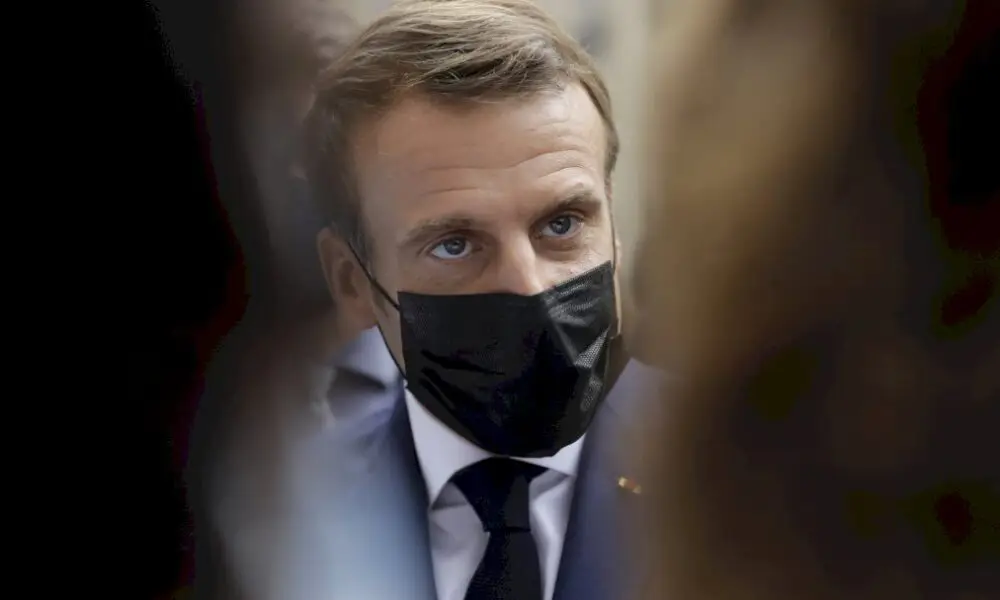 covid-19:-nouveau-tour-de-vis,-voire-couvre-feu,-macron-va-trancher