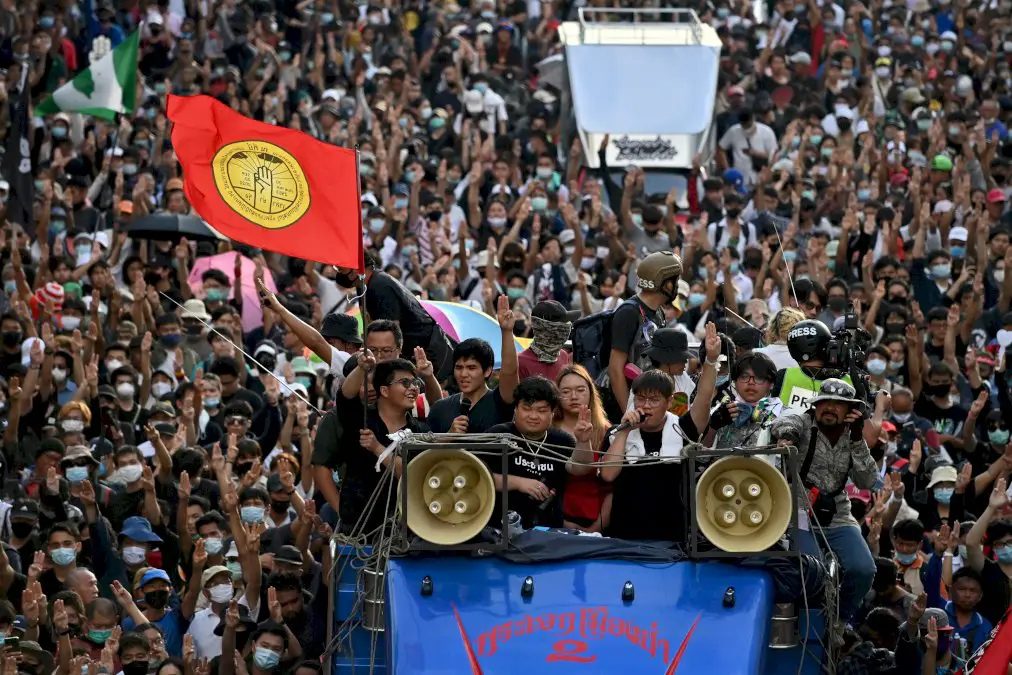 arrestations,-interdiction-des-rassemblements:-la-thailande-durcit-le-ton-face-au-mouvement-pro-democratie