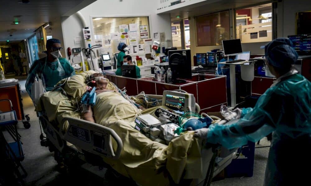 covid:-a-lariboisiere,-les-soignants-s&rsquo;attendent-a-une-« course-de-fond »-en-rea