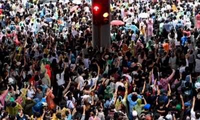 bras-de-fer-entre-la-police-et-des-centaines-de-manifestants-pro-democratie-a-bangkok