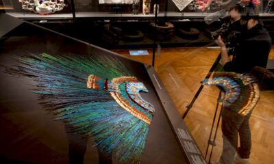 le-mexique-se-languit-du-« penacho »-de-vienne,-unique-et-fragile-coiffe-azteque