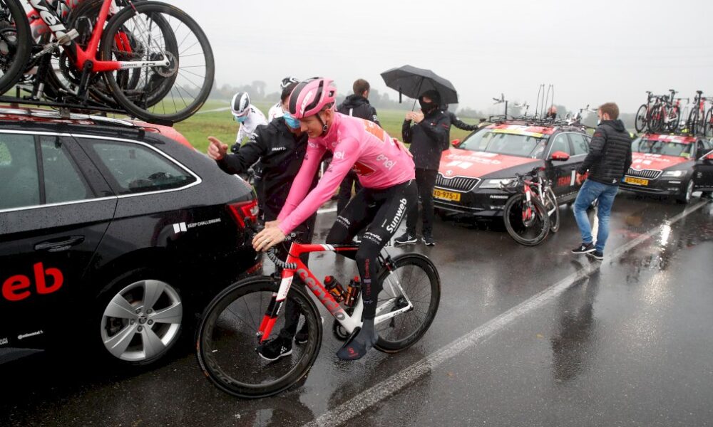 tour-d&rsquo;italie:-les-coureurs-protestent,-la-19e-etape-raccourcie