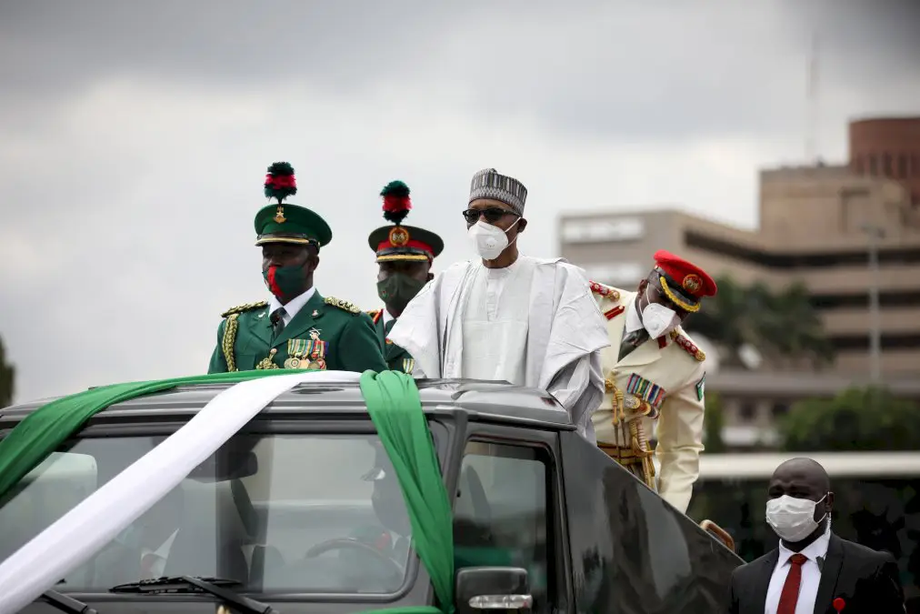 nigeria:-le-president-buhari,-un-ex-general-septuagenaire-face-a-la-jeunesse