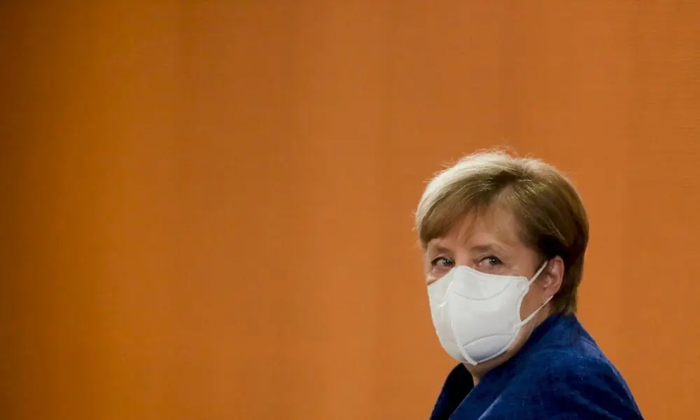 virus-:-plus-de-10.000-morts-en-allemagne,-merkel-appelle-a-« reduire-les-contacts »