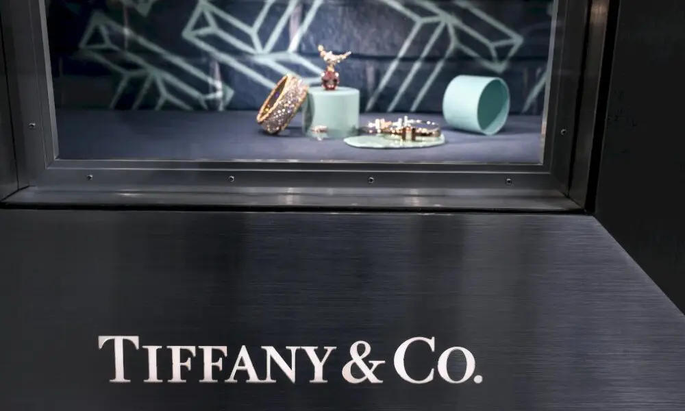 la-noce-est-relancee-entre-lvmh-et-tiffany-mais-allegee-de-quelques-carats