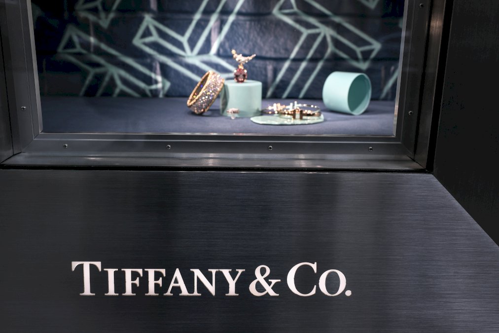 la-noce-est-relancee-entre-lvmh-et-tiffany-mais-allegee-de-quelques-carats