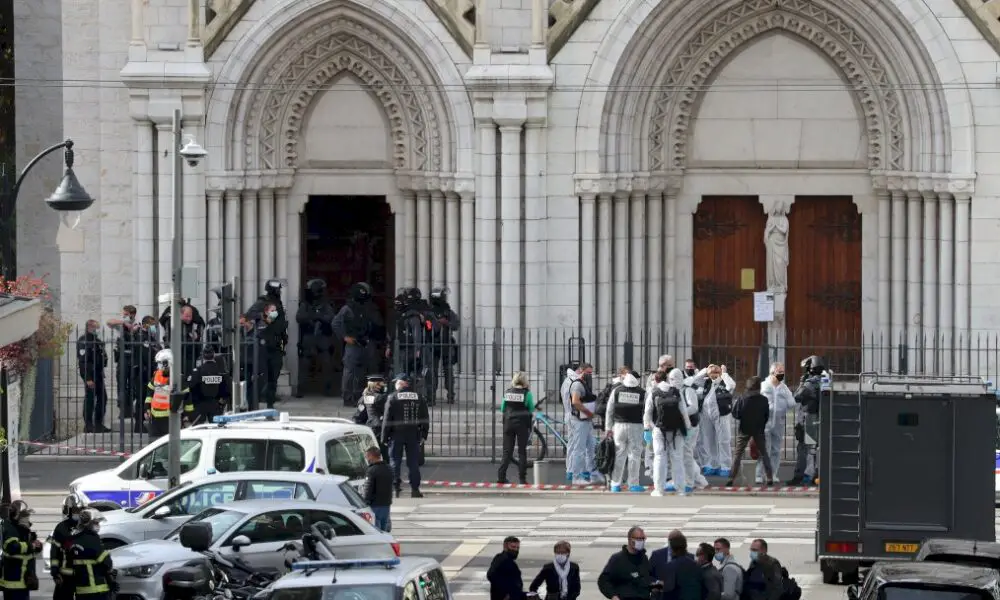 la-france-sous-le-choc-au-lendemain-de-l’attentat-jihadiste-de-nice