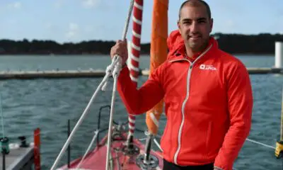 vendee-globe:-damien-seguin,-une-seule-main-et-zero-limite