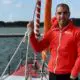 vendee-globe:-damien-seguin,-une-seule-main-et-zero-limite