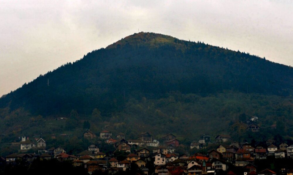 en-bosnie,-une-pyramide-controversee-attire-djokovic-et-les-adeptes-d&rsquo;energies-mysterieuses
