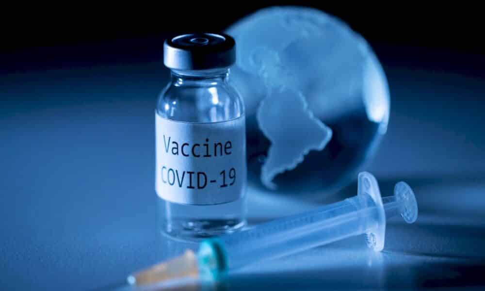 vaccins-contre-le-covid-19:-un-an-de-sprint,-et-l&rsquo;espoir-au-bout