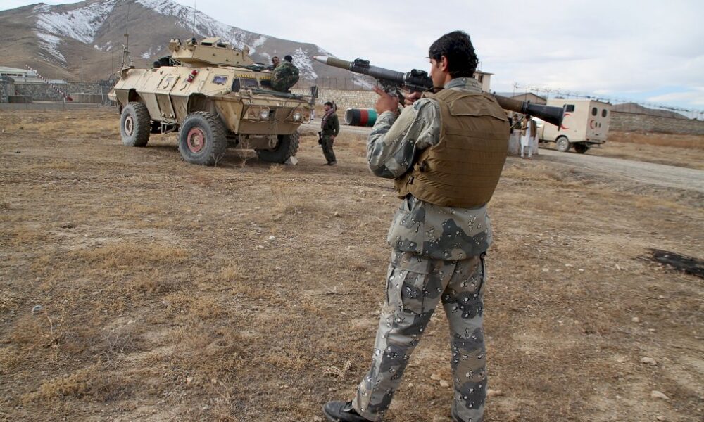au-moins-26-membres-des-forces-afghanes-tues-dans-un-attentat-suicide