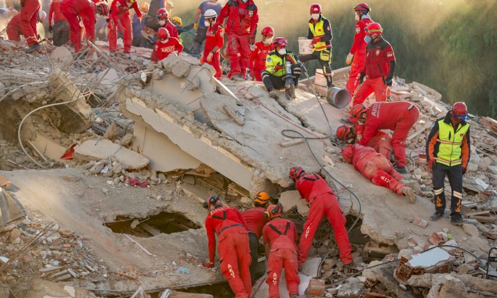 seisme:-le-bilan-s&rsquo;alourdit-en-turquie,-l&rsquo;espoir-s&rsquo;amenuise