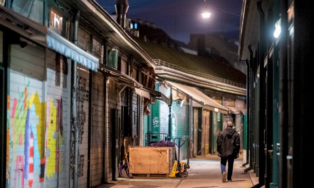 virus:-l&rsquo;autriche-reconfinee,-nouvelles-restrictions-en-grece