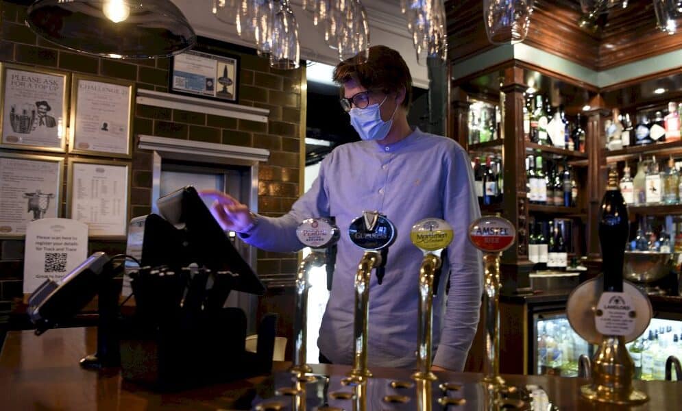 covid-19:-l&rsquo;europe-durcit-les-restrictions-en-ordre-disperse