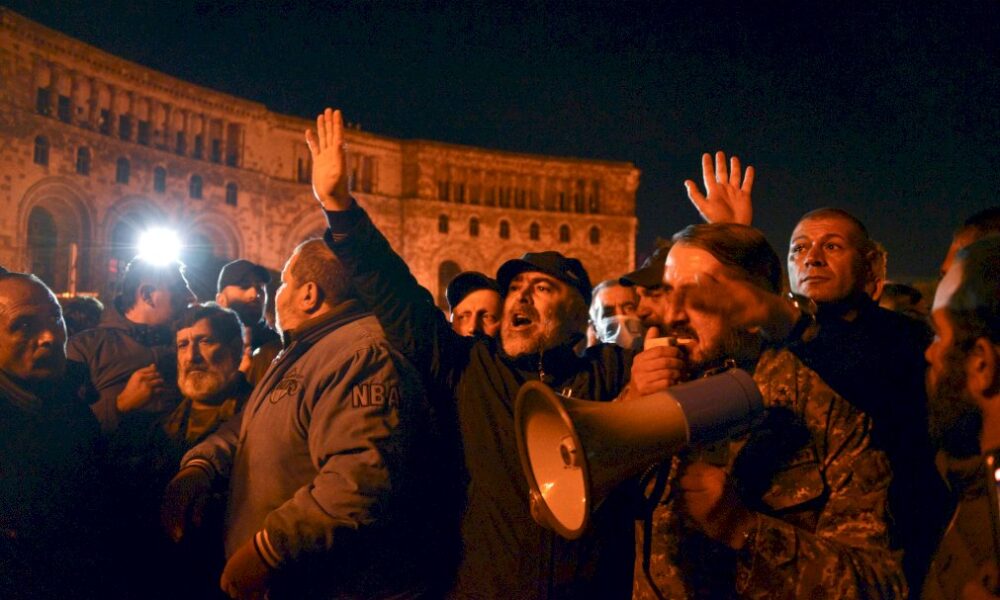 nagorny-karabakh:-la-russie-envoie-2.000-soldats-de-la-paix-apres-l&rsquo;accord-bakou-erevan