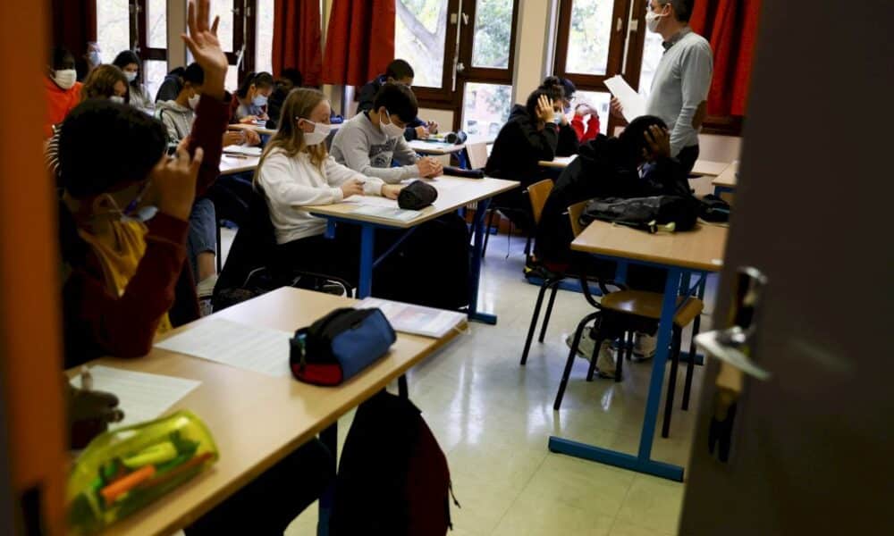 « carnets-de-profs »:-quatre-enseignants-racontent-leur-quotidien-en-college