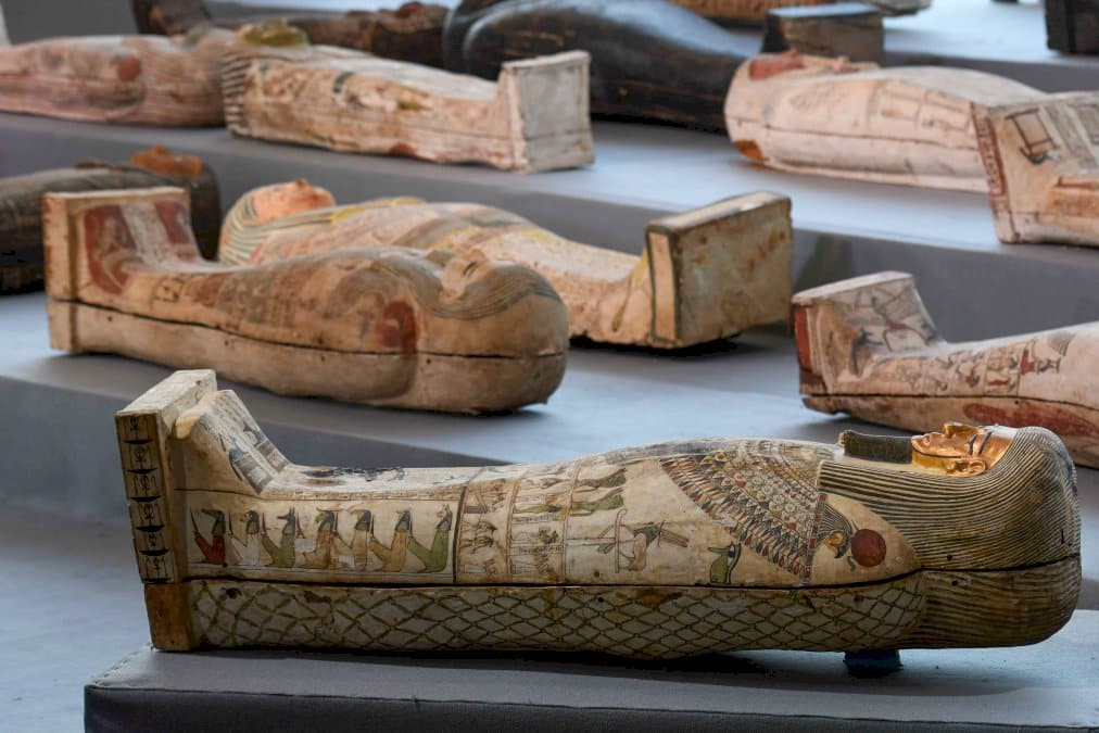 l’egypte-devoile-plus-de-cent-sarcophages-intacts,-« tresor »-de-saqqara