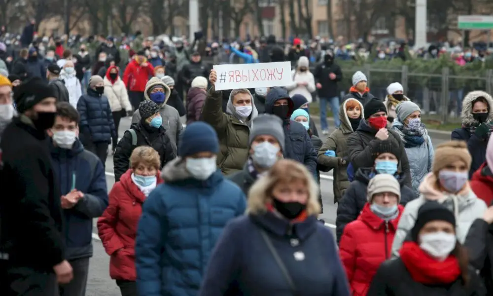 belarus:-l’opposition-a-nouveau-dans-la-rue,-plus-de-300-arrestations