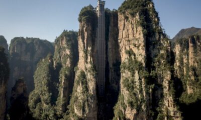 vue-sur-« avatar »:-en-chine,-dans-le-plus-haut-ascenseur-exterieur-du-monde