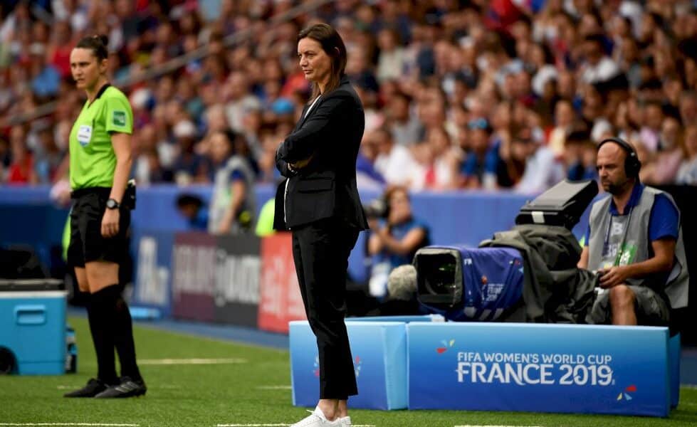 bleues:-« debout »-malgre-les-critiques,-diacre-rappelle-henry