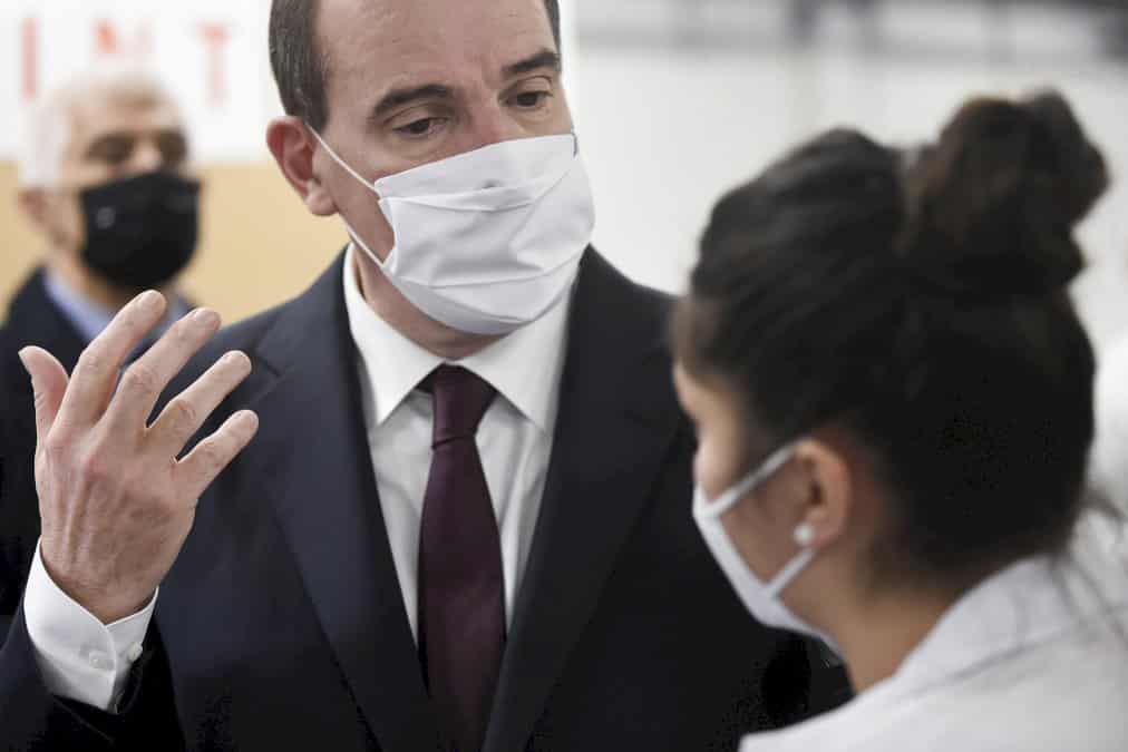 covid-19:-le-pic-de-la-2e-vague-sans-doute-franchi,-les-commerces-attendent-le-feu-vert-pour-rouvrir