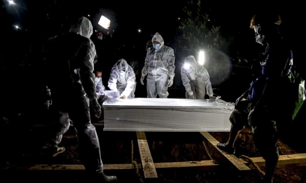 virus:-toronto-« confinee »,-les-etats-unis-prevoient-de-vacciner-massivement