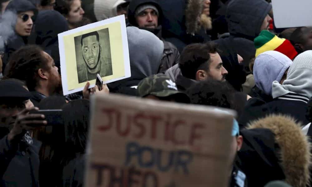 affaire-theo:-la-defenseure-des-droits-reclame-des-« poursuites-disciplinaires »-contre-les-policiers