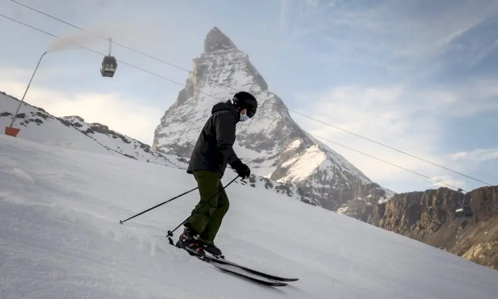 isolement-de-sept-jours-envisage-pour-les-francais-rentrant-du-ski-a-l’etranger