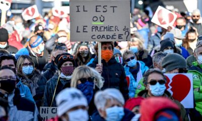 savoie:-plus-de-600-manifestants-pour-defendre-la-saison-de-ski